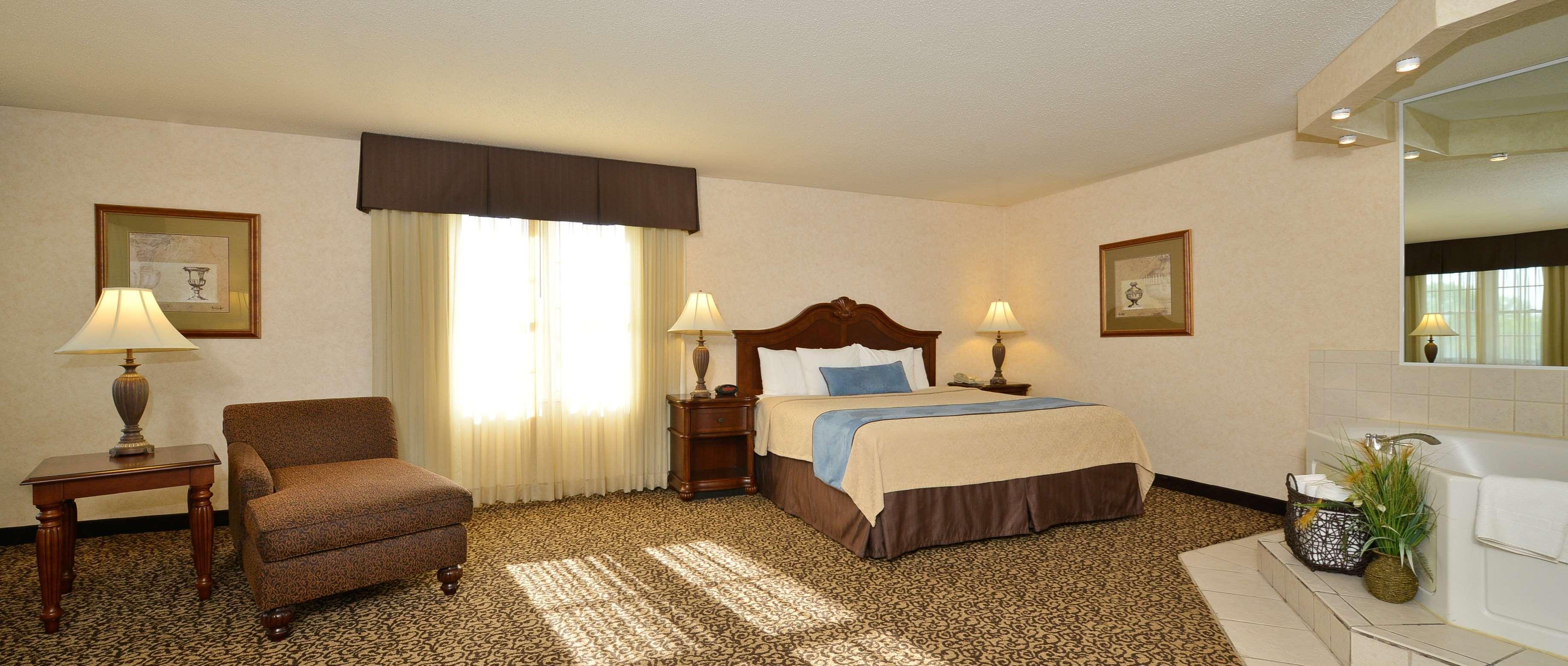 Best Western Plus Steeplegate Inn Davenport Buitenkant foto