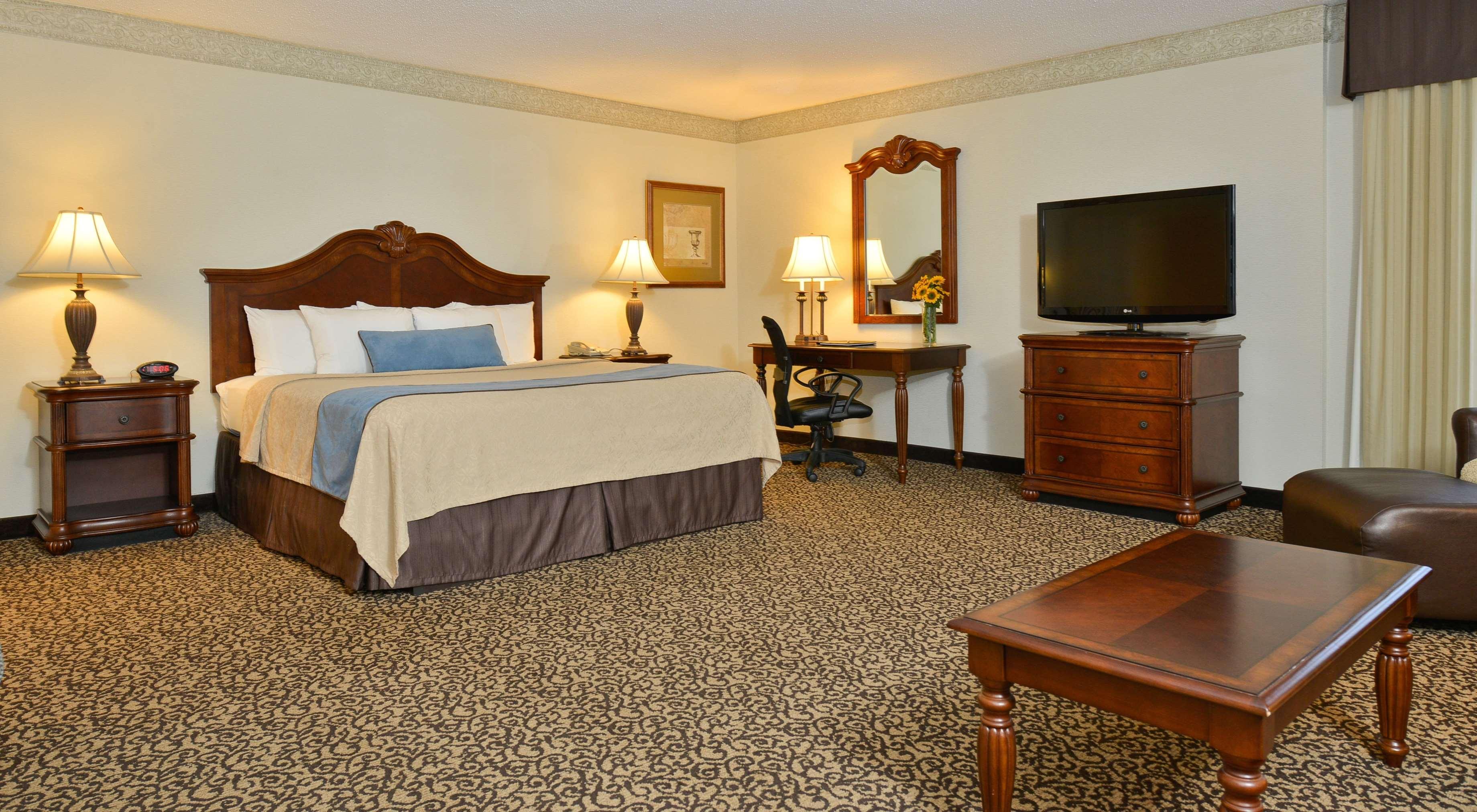 Best Western Plus Steeplegate Inn Davenport Buitenkant foto