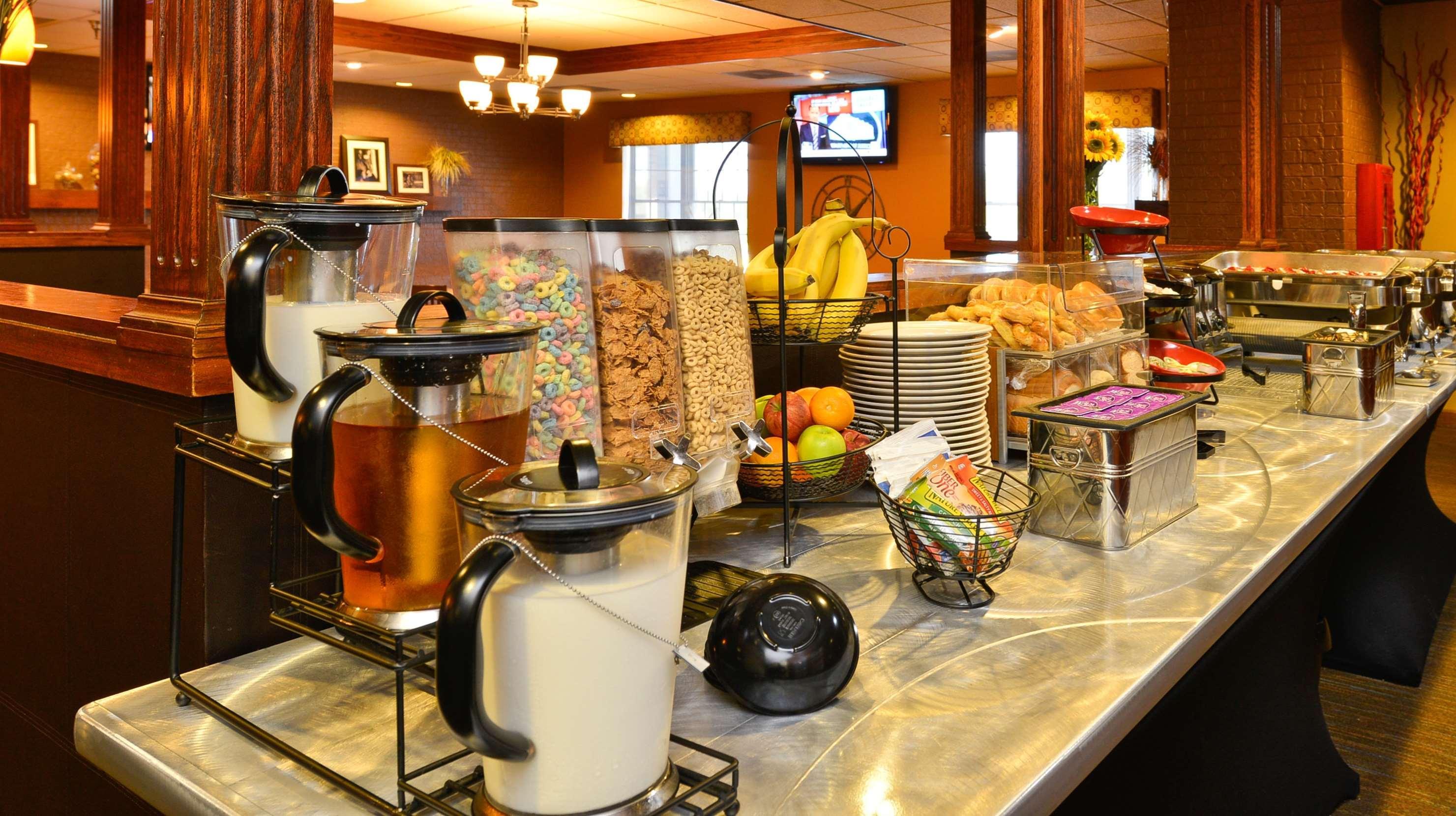 Best Western Plus Steeplegate Inn Davenport Buitenkant foto