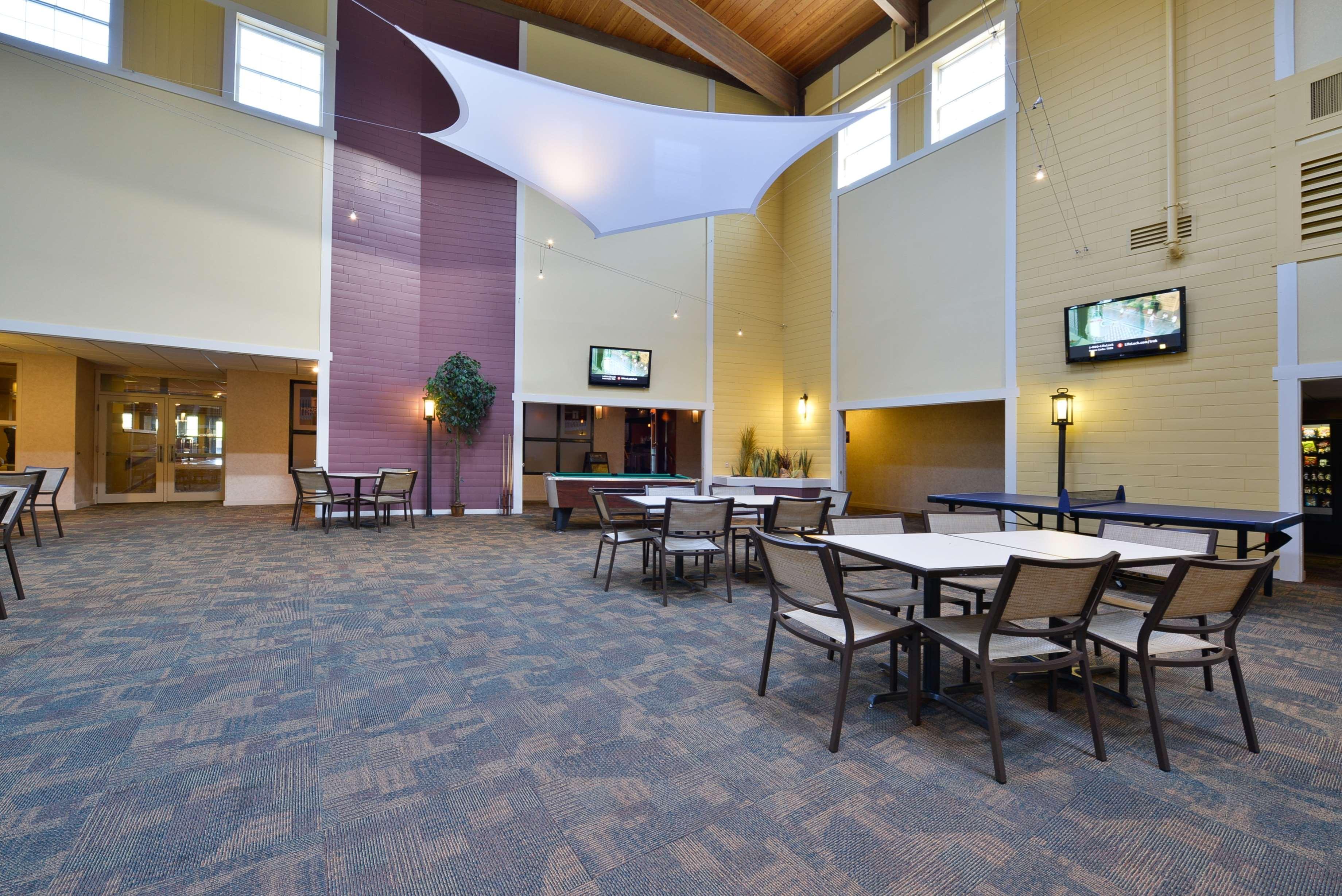 Best Western Plus Steeplegate Inn Davenport Buitenkant foto