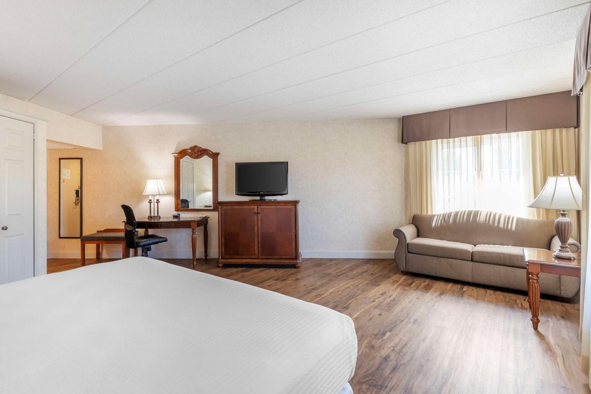 Best Western Plus Steeplegate Inn Davenport Buitenkant foto
