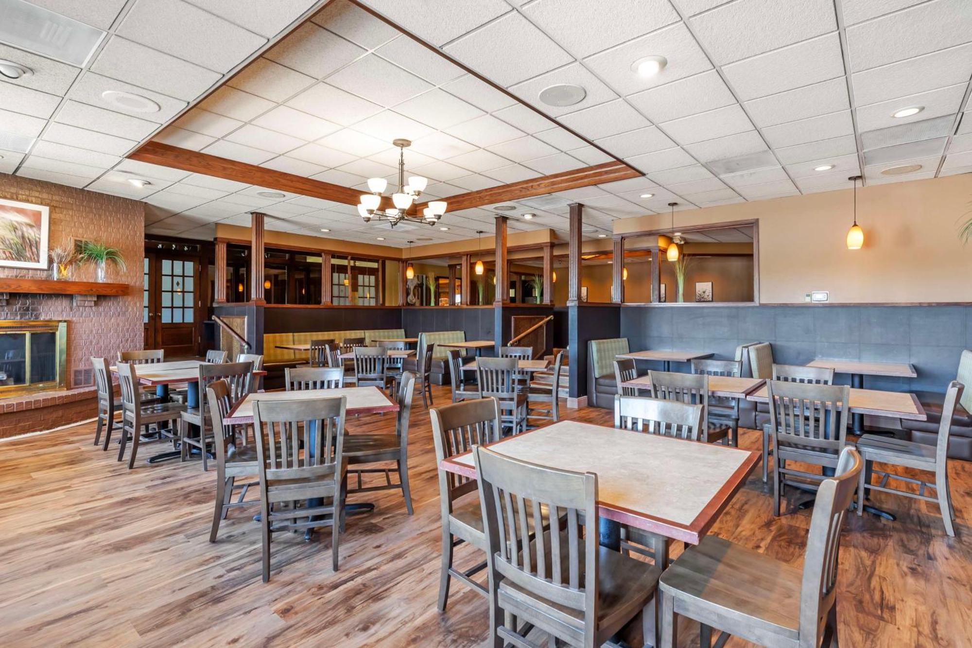 Best Western Plus Steeplegate Inn Davenport Buitenkant foto