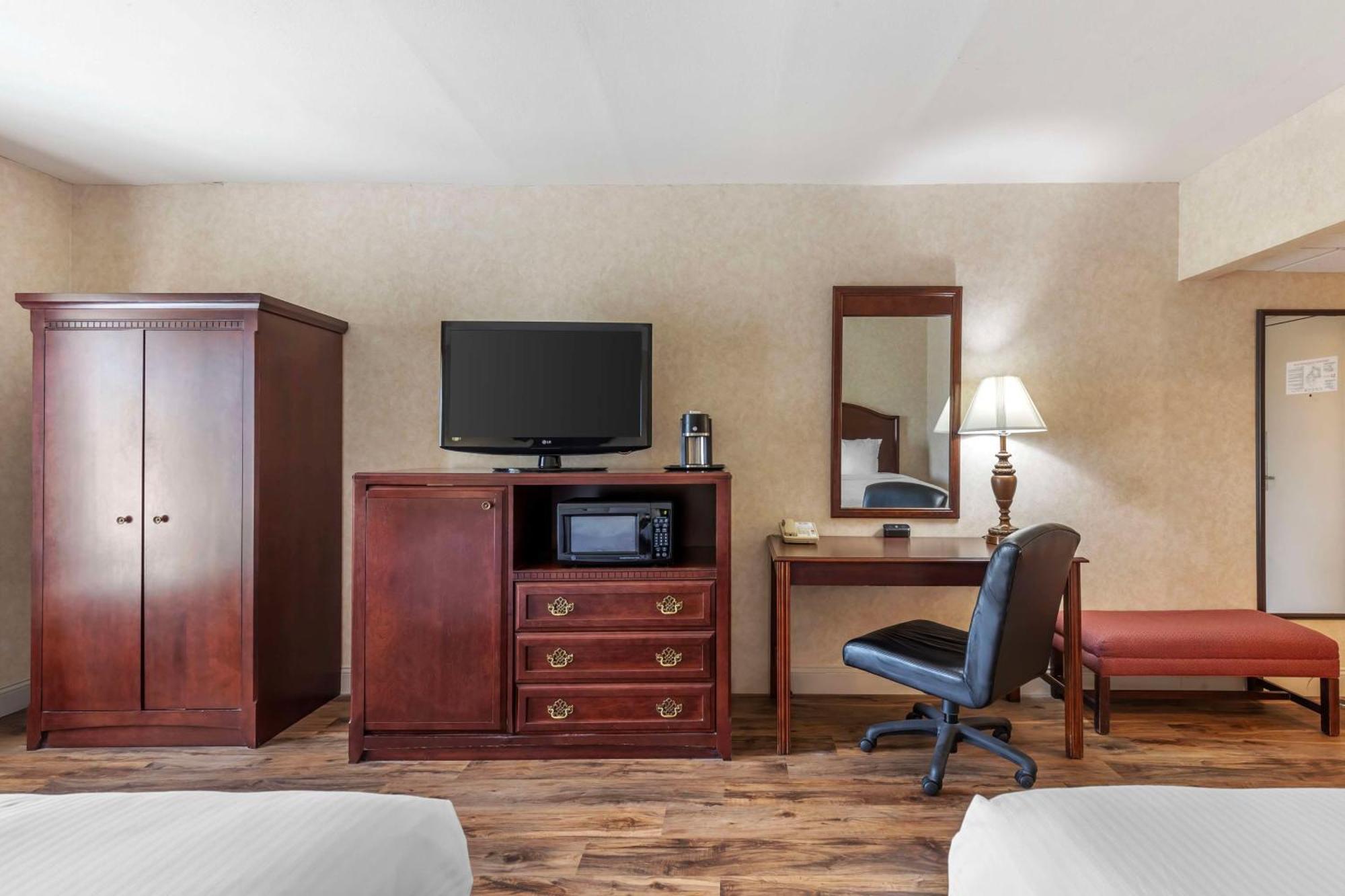 Best Western Plus Steeplegate Inn Davenport Buitenkant foto