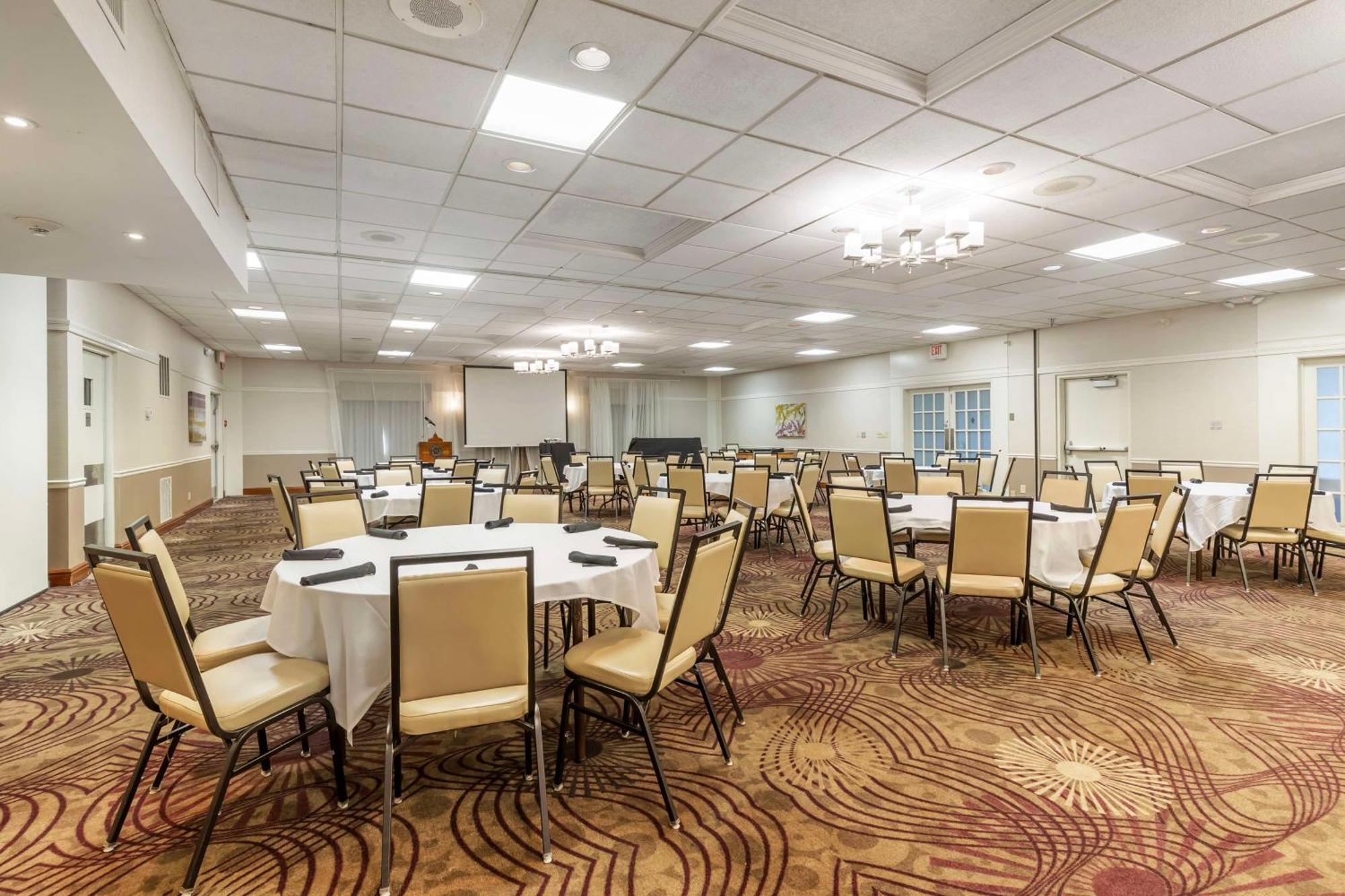 Best Western Plus Steeplegate Inn Davenport Buitenkant foto