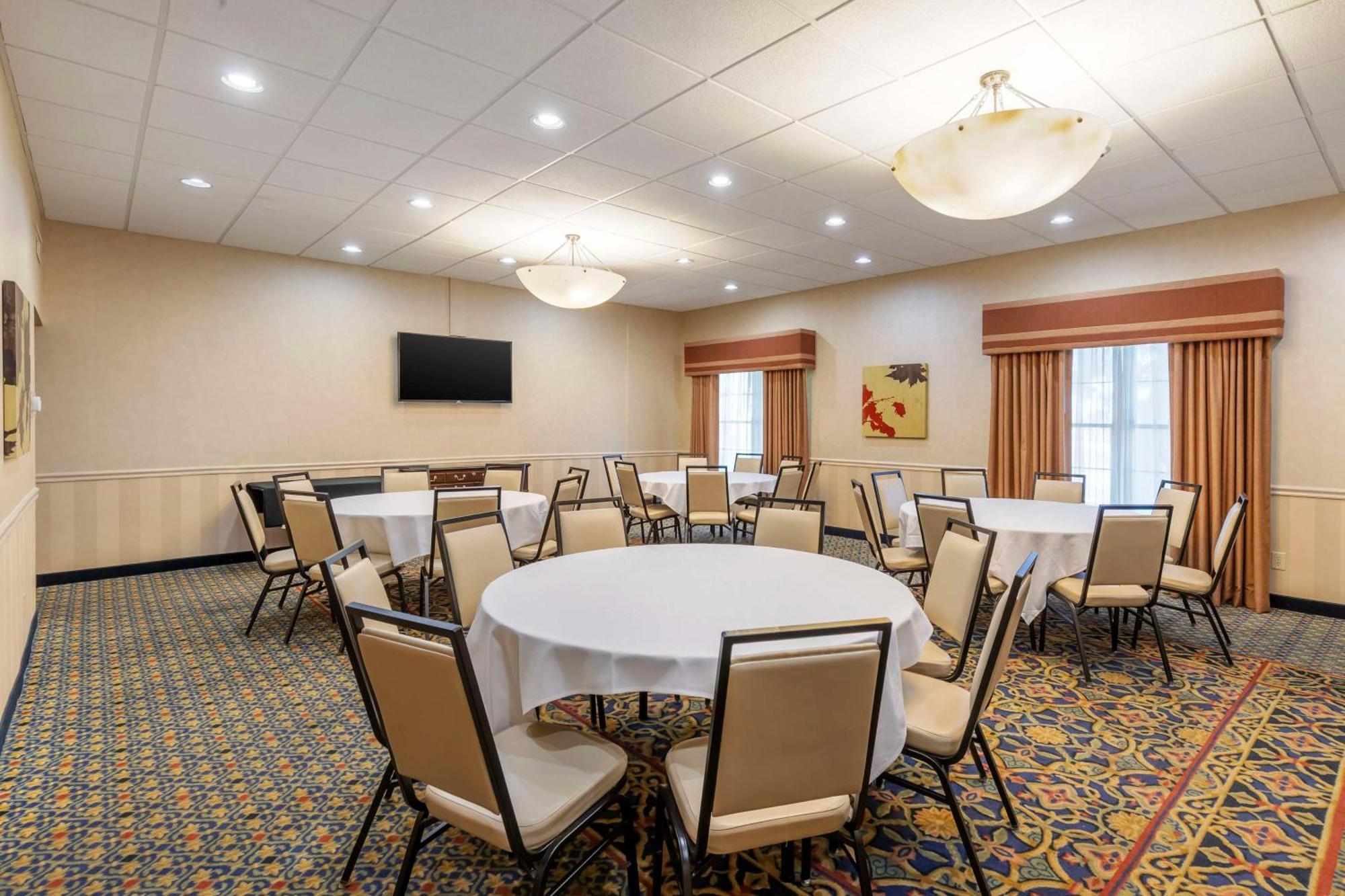 Best Western Plus Steeplegate Inn Davenport Buitenkant foto