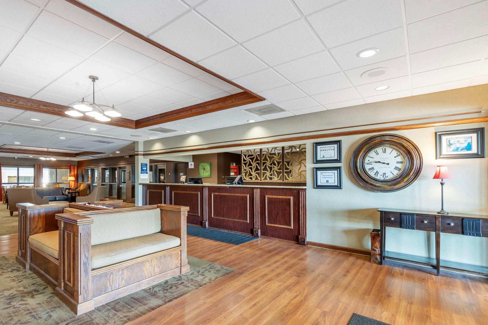 Best Western Plus Steeplegate Inn Davenport Buitenkant foto