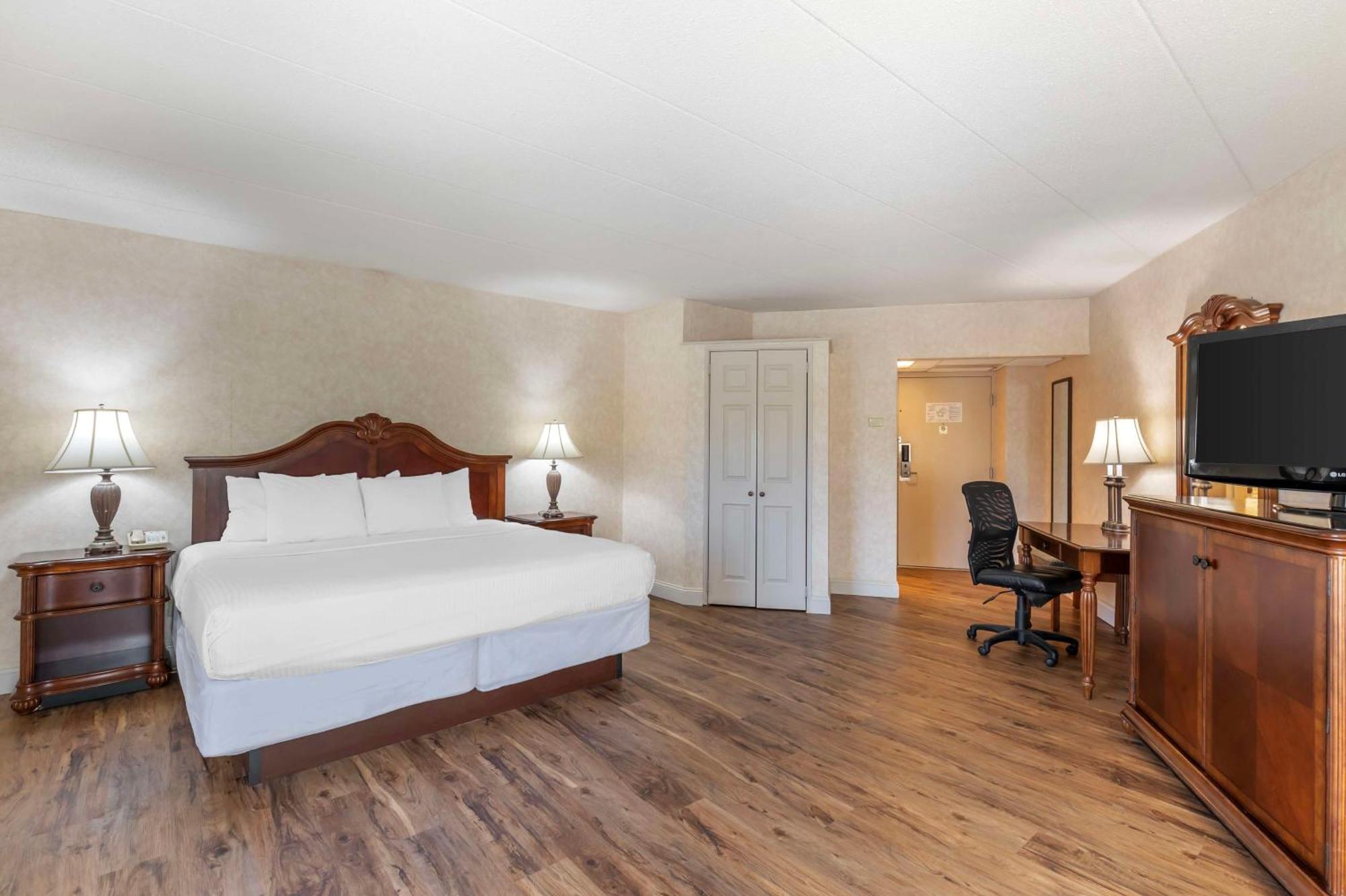 Best Western Plus Steeplegate Inn Davenport Buitenkant foto